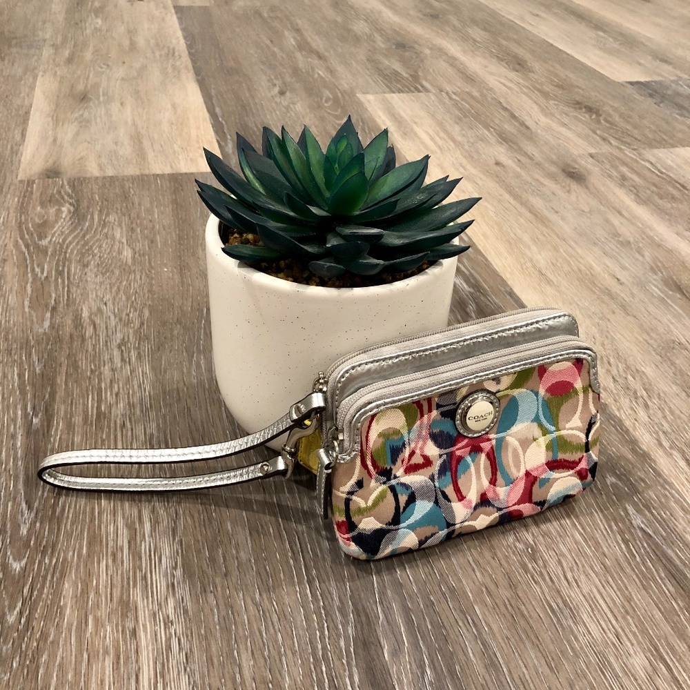 Small Coach wallet/clutch with strap pink/silver